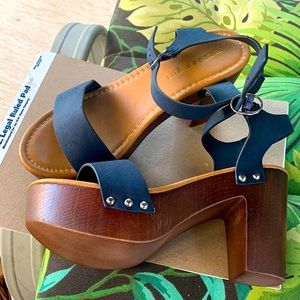 Womans size 7.5 Steve Madden  blue pumps